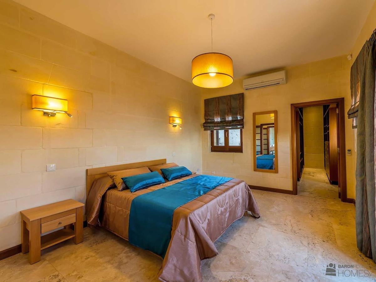 סן לורנץ The Almonds Luxury Villa מראה חיצוני תמונה